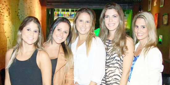 Ciça Cintra, Fernanda Bolela, Adriana Papacidero, Evelyn Madsen e Lila Cintra, no Picanha na Tábua